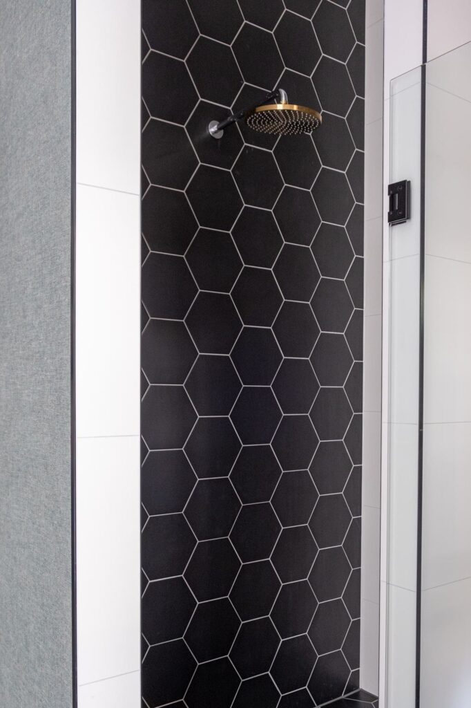 tips water besparen onder de douche
